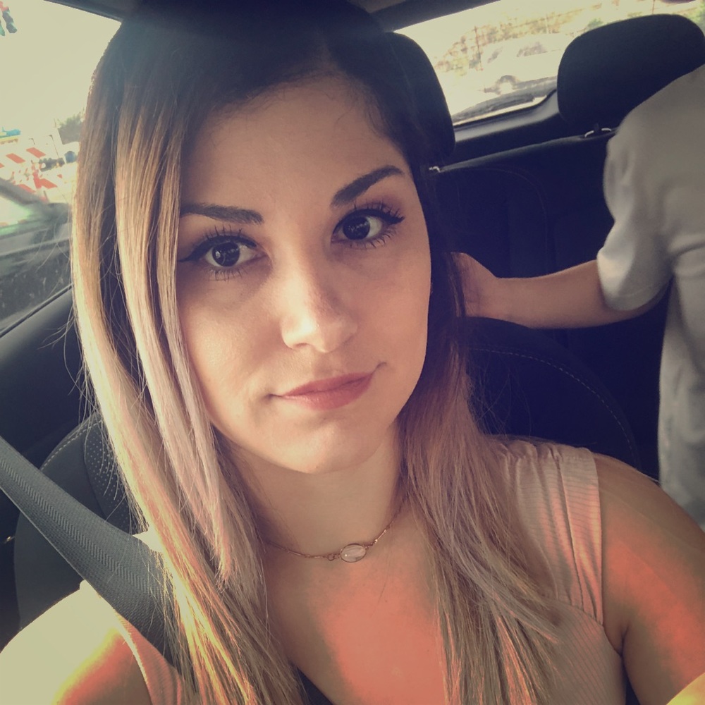 Meet your Posher, Yajahira